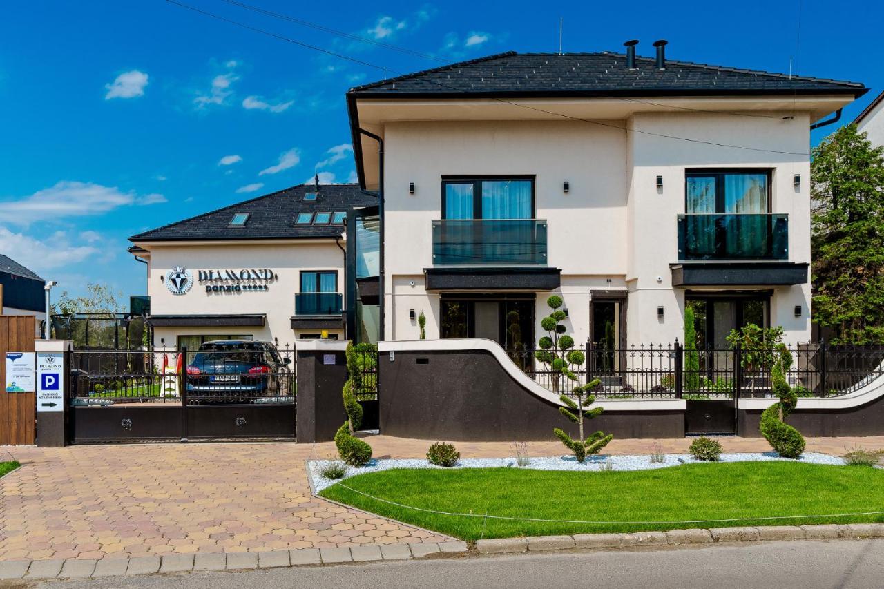 Diamond Panzio Bed & Breakfast Hajduszoboszlo Bagian luar foto