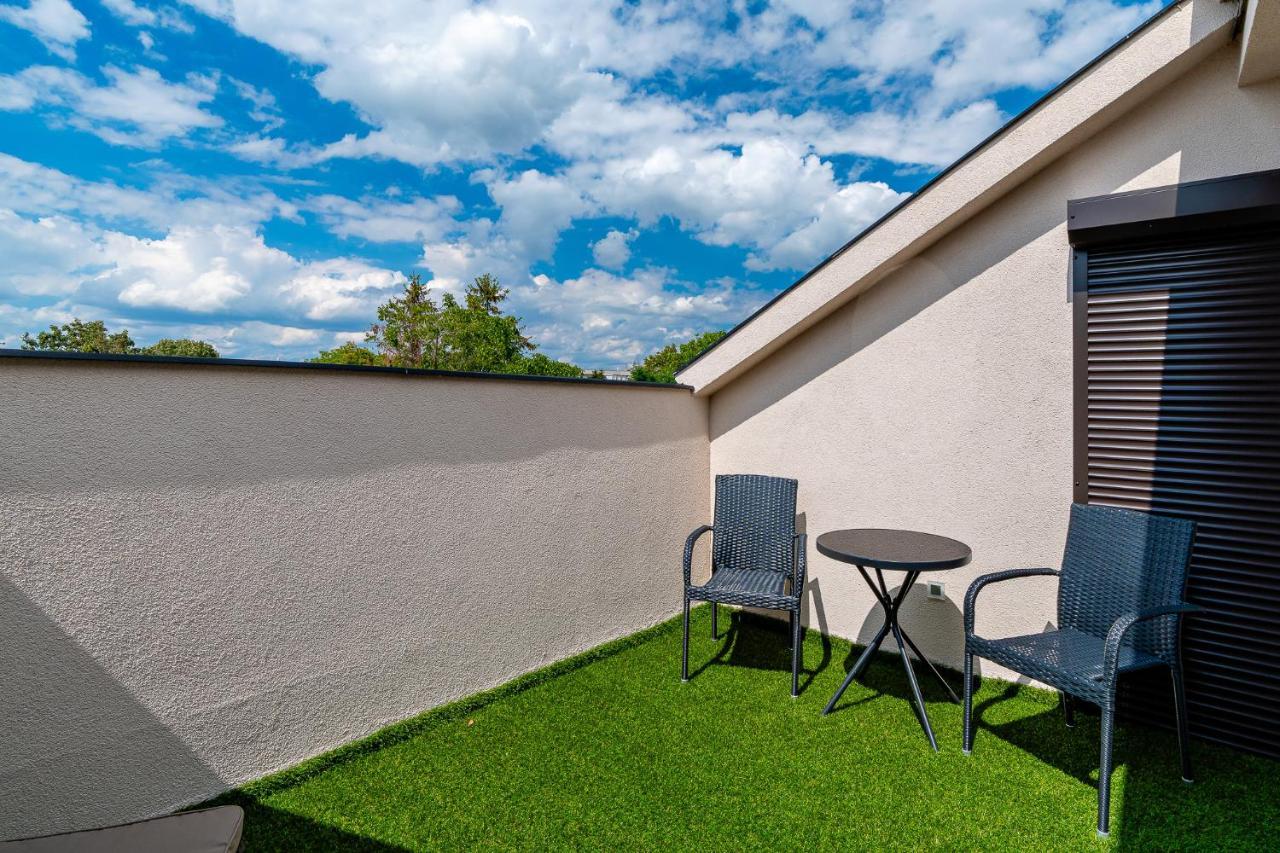 Diamond Panzio Bed & Breakfast Hajduszoboszlo Bagian luar foto